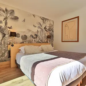 Le Petit Hotel